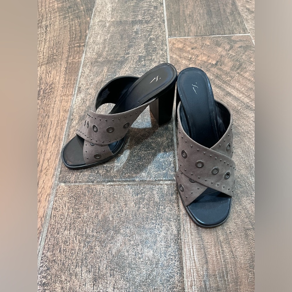 Simply Vera by Vera wang woman heel size 8